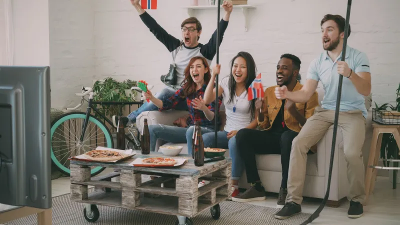 The FOMO Effect: Why Live TV Is Making a Roaring Comeback in the Streaming Age